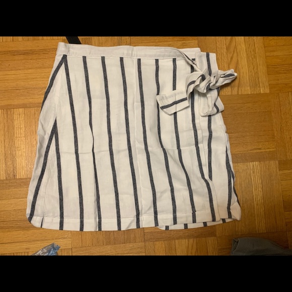 Abercrombie linen wrapped skirt - Picture 2 of 5